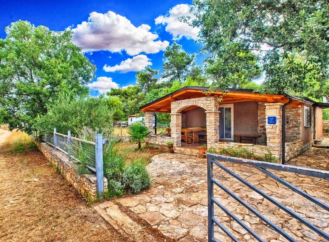 Holiday home mit Terrasse  in Peroj, Southcoast Istria