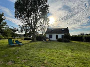Gîte pour 4 personnes, avec vue et jardin à Neulliac