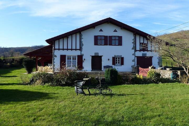 Location de vacances pour 8 personnes, avec Terrasse et Jardin à Larceveau-Arros-Cibits