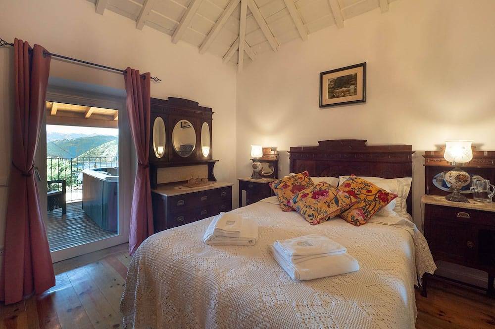 Castelo Gerês | Exquisite Eco-Cottage - jacuzzi in Lindoso, Gerês