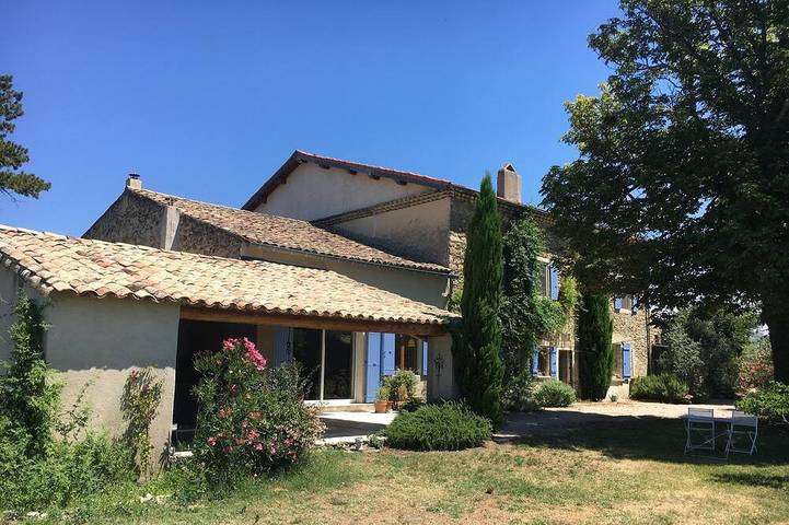 Location de vacances pour 10 personnes, avec jardin et terrasse à Charols - 3