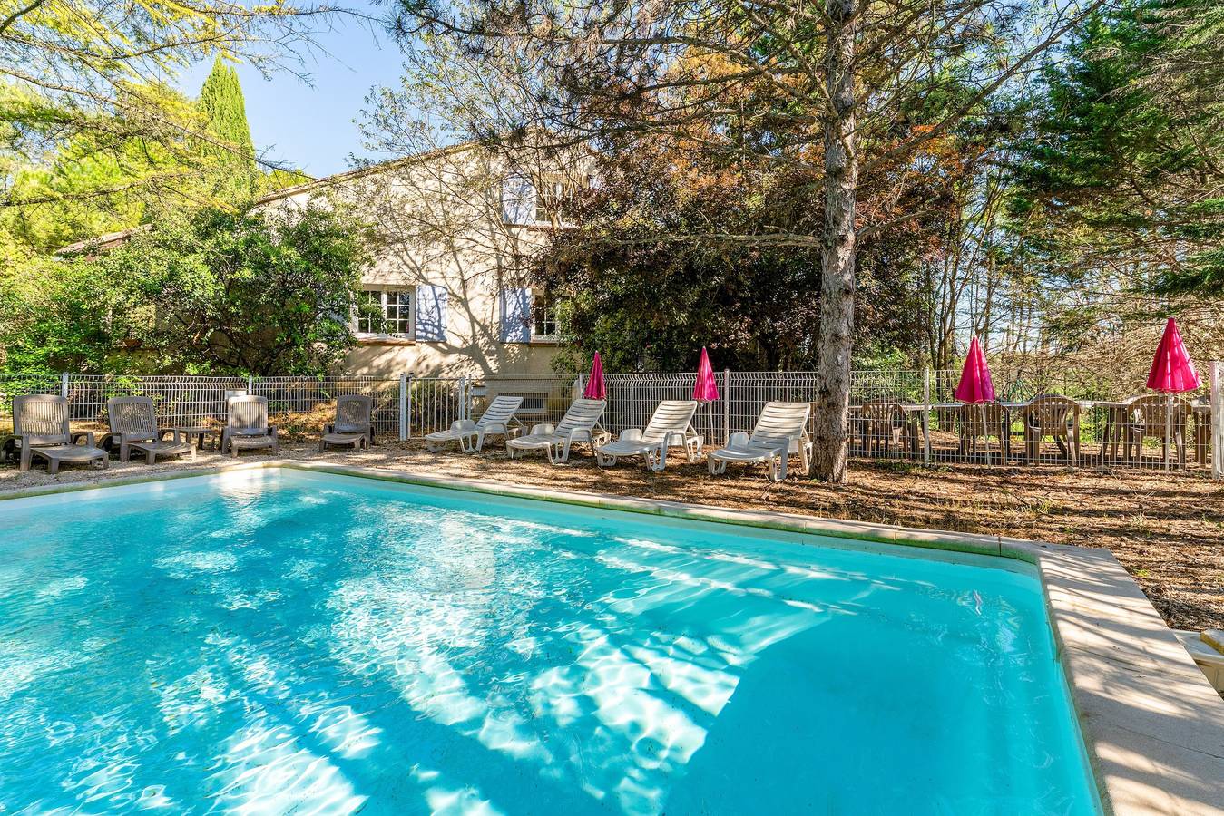 Villa 'Gourderatte' con piscina privada, terraza privada y Wi-Fi in Méjannes-lès-Alès, Región de Alès