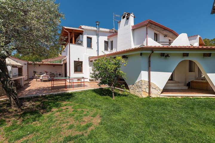 Ferienhaus 'Villa Eleonora Residenz App To 1' mit Gemeinschaftspool, Wi-Fi und Klimaanlage in Capoterra, Cagliari Provinz