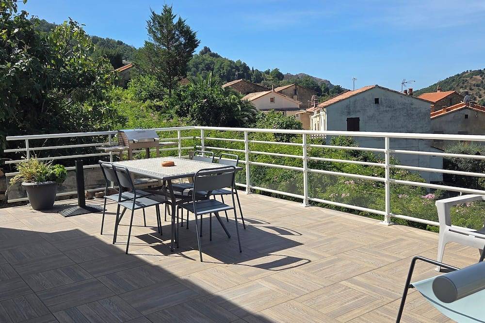 Peri: House with garden in Peri, Ajaccio und Umgebung