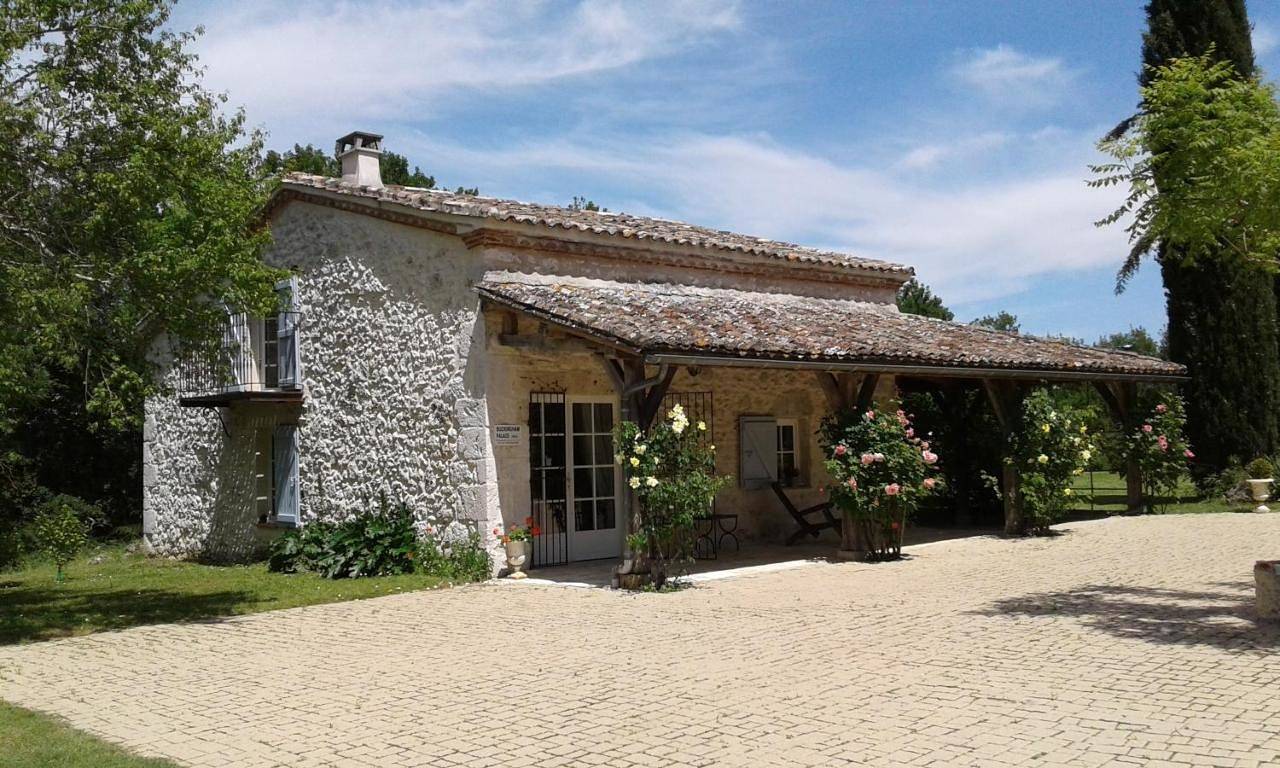 Double Room with Balcony in Pujols, Quercy
