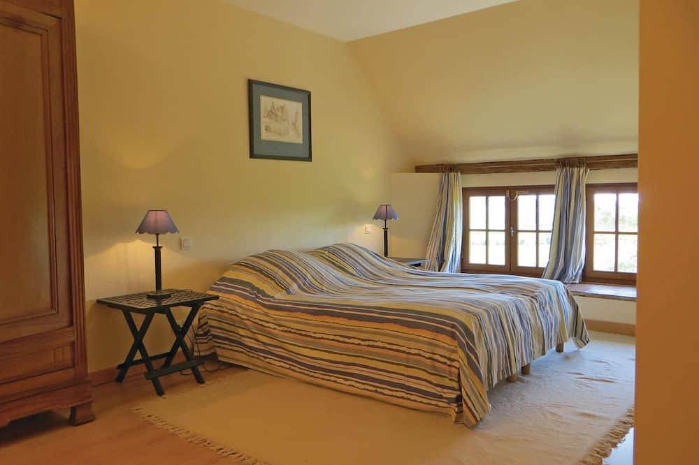 Cozy home in Domfront en Champagne in Domfront-en-Champagne, Sarthe