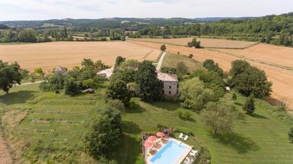 Chambre d’hôte pour 3 personnes, avec jardin et piscine ainsi que terrasse et vue à Castelnau-de-Montmiral