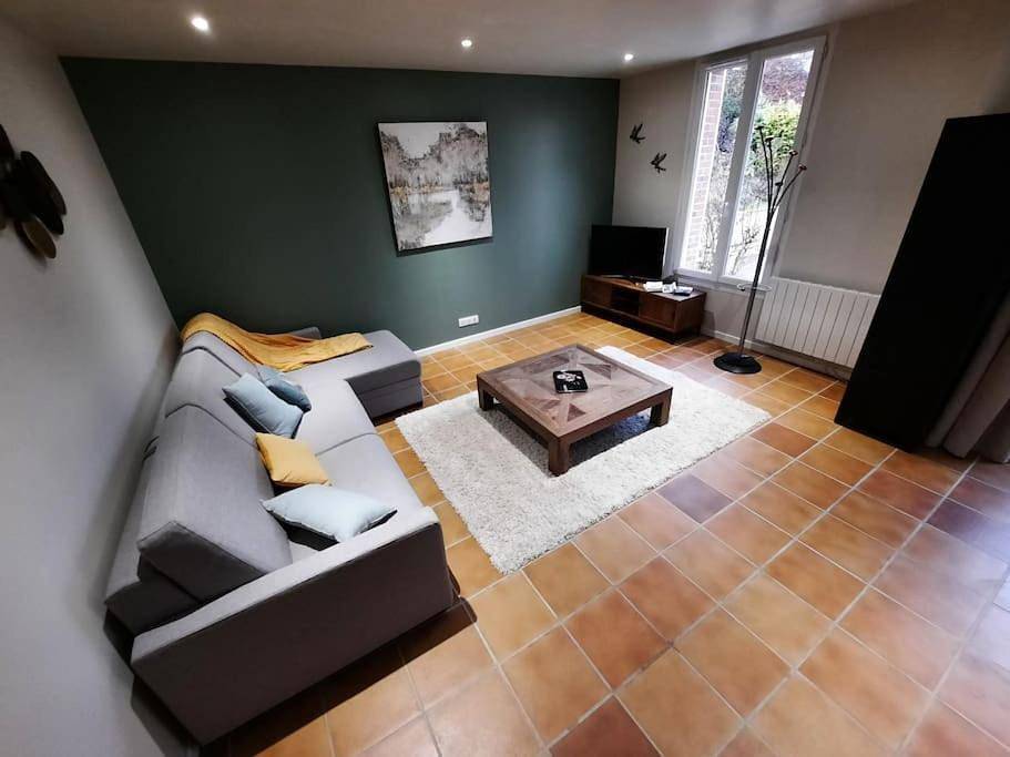 One-Bedroom House in Jouy, Région de Chartres