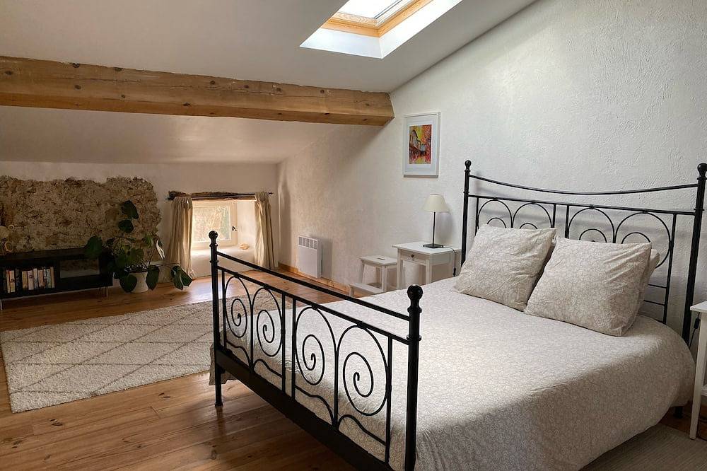 Characterful 3 bedroom house with large garden and pool. in Lafage, Carcassonne und Umgebung