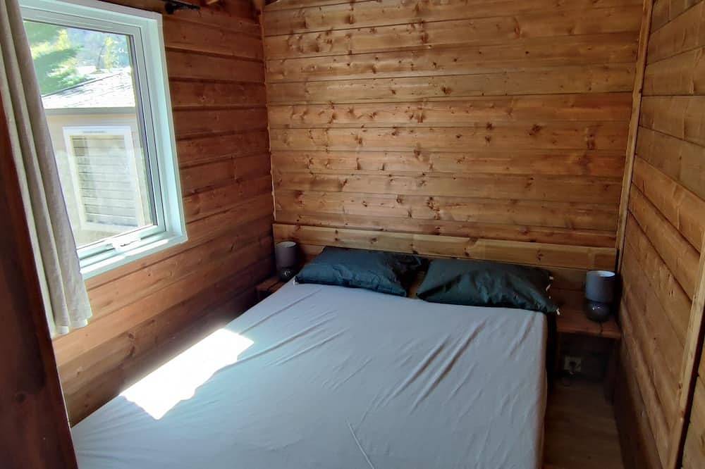 5-person comfort lodge by the river in Laruns, Béarn