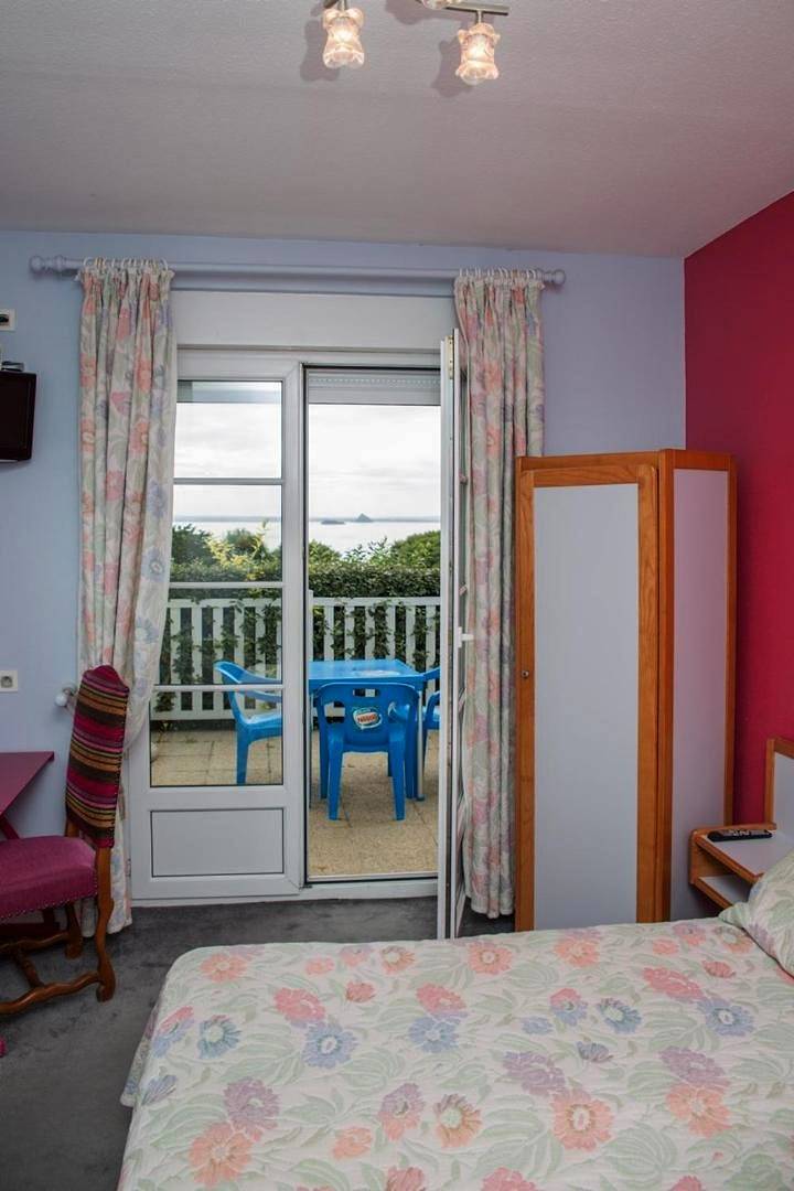 Double Room with Sea View in Champeaux, Baie du Mont-Saint-Michel