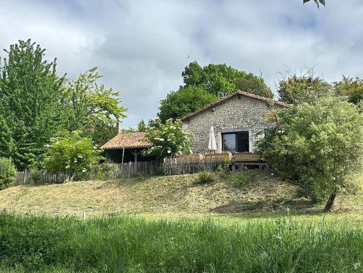 Location de vacances pour 4 personnes, avec vue et jardin, animaux acceptés à Montignac-le-Coq