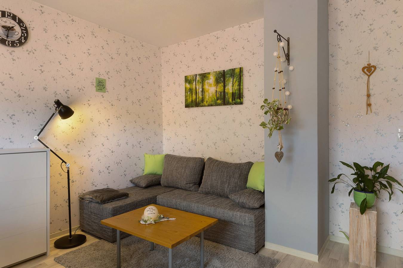 Entire apartment, Holiday Apartment 'Haus Ute' with Private Terrace, Shared Garden & Wi-Fi in Schotten, Vogelsberg Region