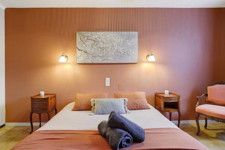 Chambre 'Terracota' avec jardin partagé et Wi-Fi in Elne, Côte d'Améthyste