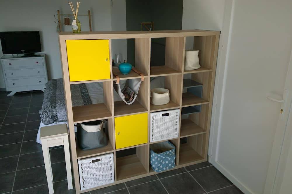 Entire apartment, Large studio with terrace in Carcassonne close to the city and Cavayere lake in Carcassonne, Carcassonne region