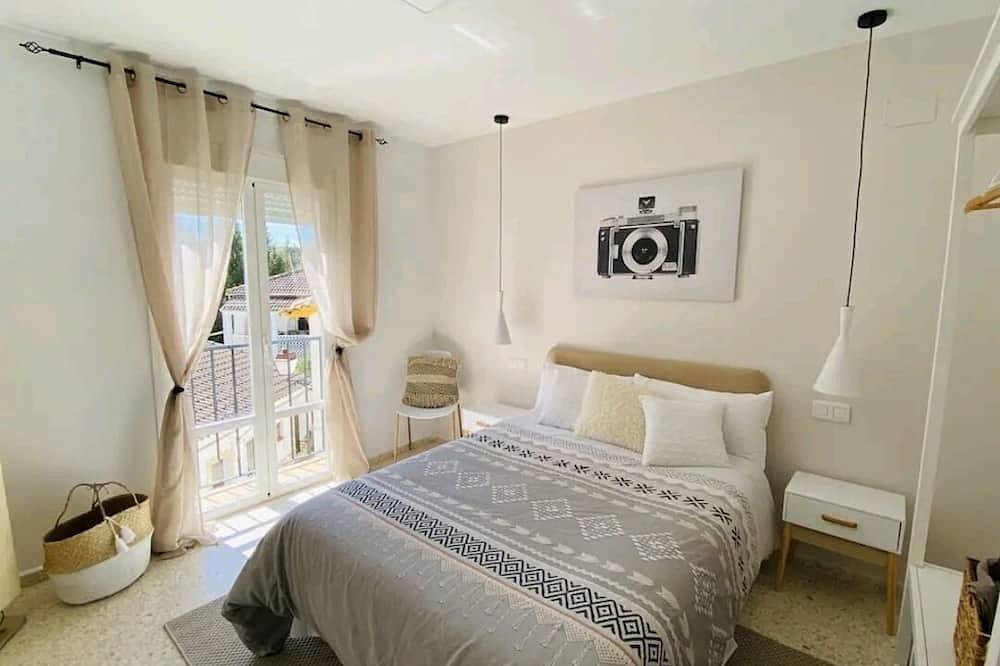 Entire apartment, Perfect Hideaway Home In The Forest in El Bosque, White Villages