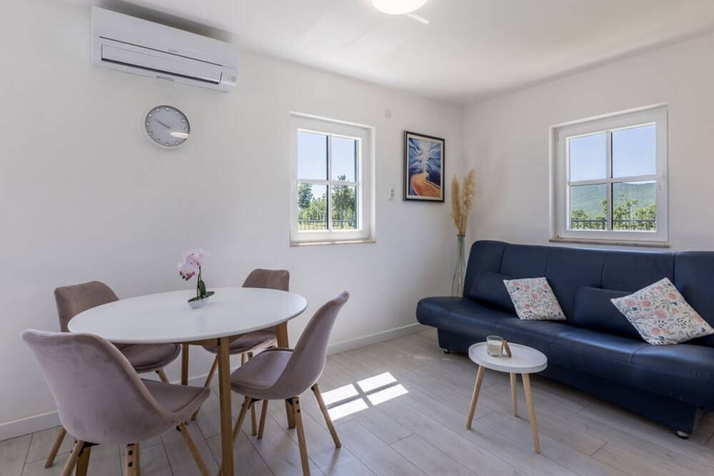 Two Bedroom Holiday Home in Dalmatinisches Zagora