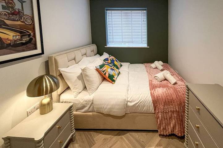 Modern New-Build 2 Bed House Nr Science Park in Arbury Ward, Cambridge