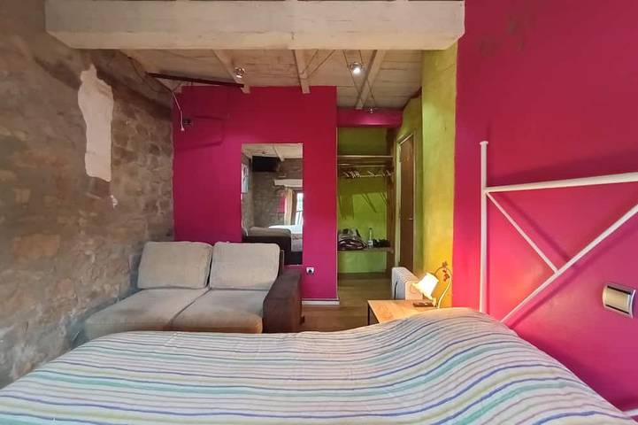 Appartement entier, Pink Double Room - Private Bathroom - Cartes in Cartes, Côte Cantabrienne