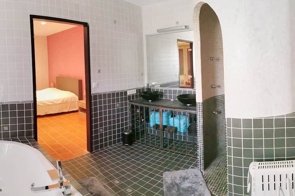 Grande Maison Provençale Pour les Amoureux de la Nature et des Animaux in Tourves, Brignoles region