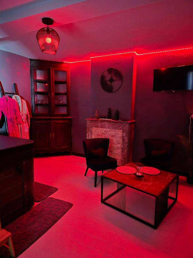 Appartement entier, Gîte avec jacuzzi privatif in Solre-le-Château, Avesnes-sur-Helpe