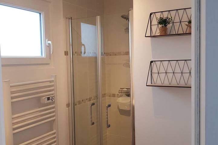 Gîte pour 4 personnes, avec terrasse ainsi que piscine et jardin à Hermanville-sur-Mer - 3