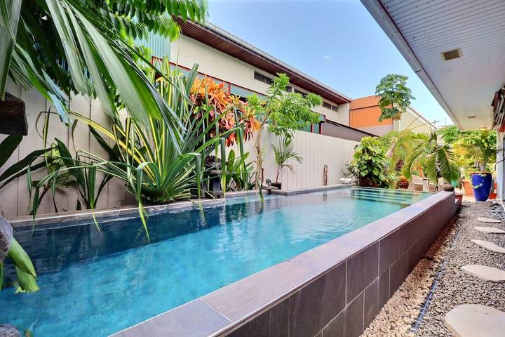 Location de vacances pour 4 personnes, avec terrasse ainsi que piscine et jardin dans Polynésie française