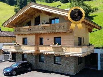 Apartmenthotel für 4 Personen, mit Terrasse und Ausblick in Hippach