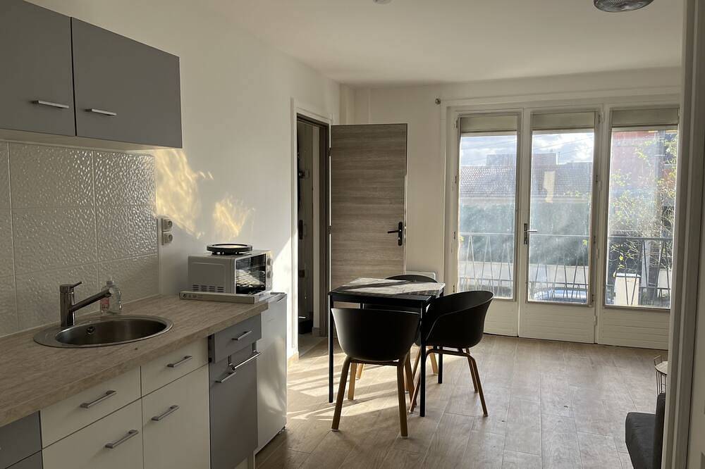 Entire apartment, 2 Pièces Tout Confort Proche Aéroport Charles de Gaulle Le Bourget Villepinte in Le Blanc-Mesnil, Seine-Saint-Denis