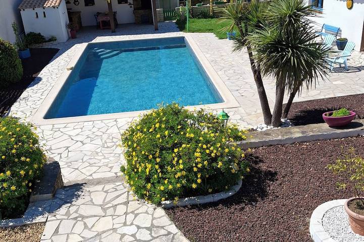 Location de vacances pour 6 personnes, avec jacuzzi ainsi que balcon et jardin à Saint-Geniès-de-Fontedit - 3