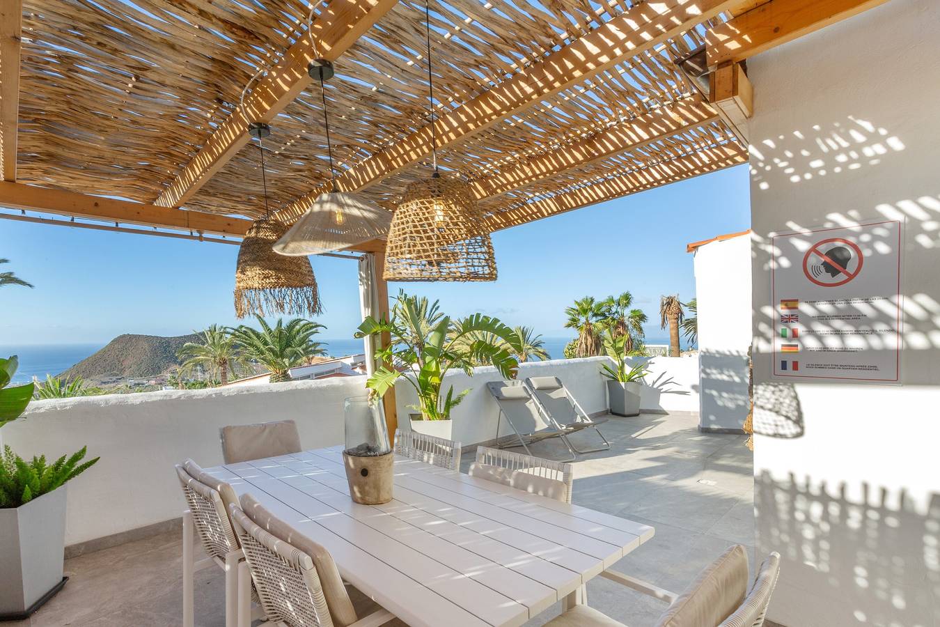 Maison de vacances 'Oceania' avec vue sur la mer, Wi-Fi et climatisation in Chayofa, Arona