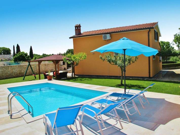 Ferienhaus für 6 Personen, mit Terrasse und Pool in Sveti Petar u Šumi