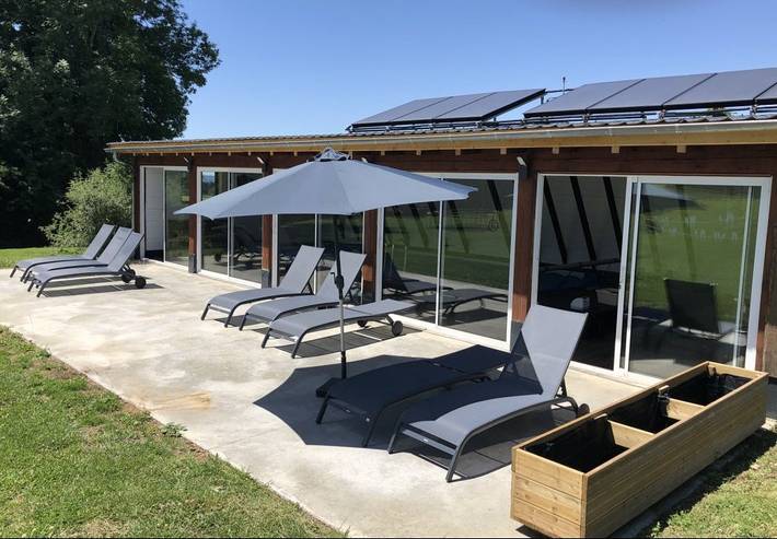 Gîte pour 11 personnes, avec jardin et piscine