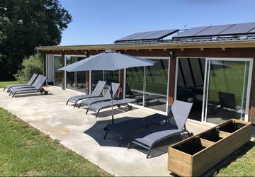 Gîte pour 11 personnes, avec jardin et piscine à Avèze