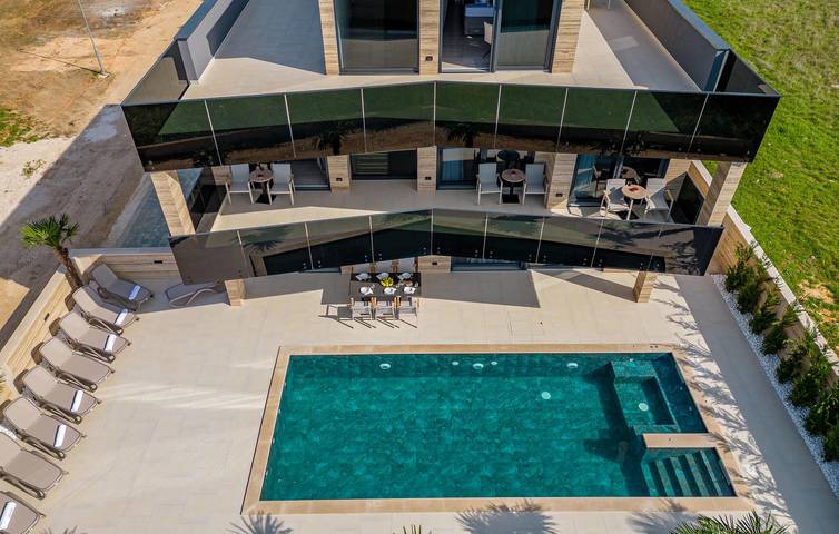 Ferienhaus für 10 Personen, mit Garten und Terrasse sowie Pool in Privlaka - 2