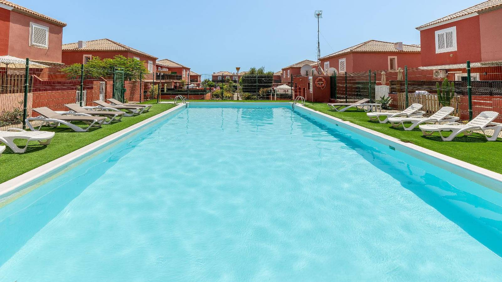 Caleta Fuste. Terraza privada, orientación sur, piscina, parking, Wi-Fi, Tvsat in Caleta de Fuste, Antigua