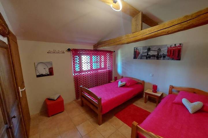 Ferme familiale avec piscine privée et vue panoramique sur le Gers. in Miramont-d'Astarac, Gers