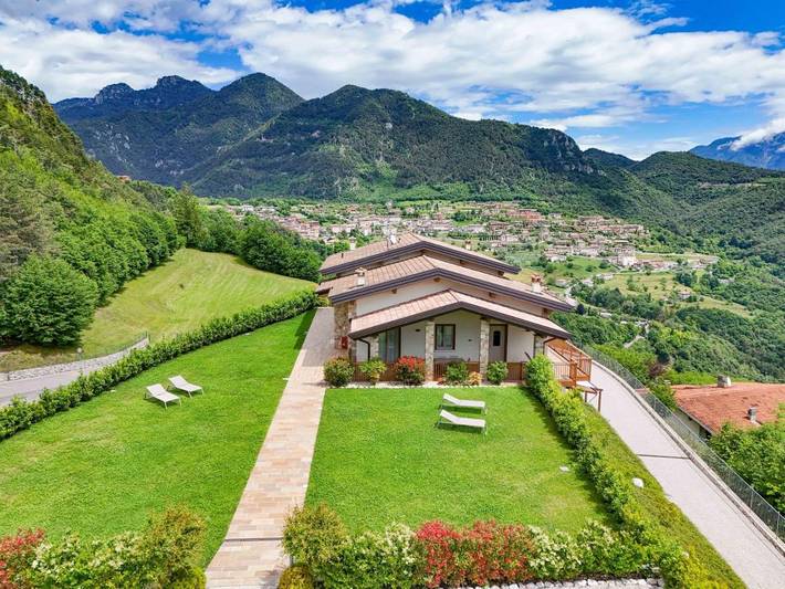 Agriturismo per 6 persone, con giardino e panorama a Tremosine