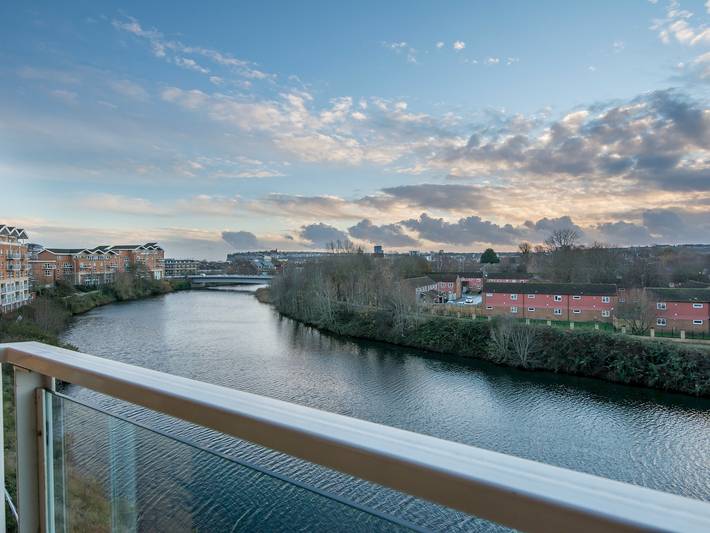 Ganze Wohnung, Ferienwohnung für 4 Personen mit Balkon in Cardiff Bay, Cardiff