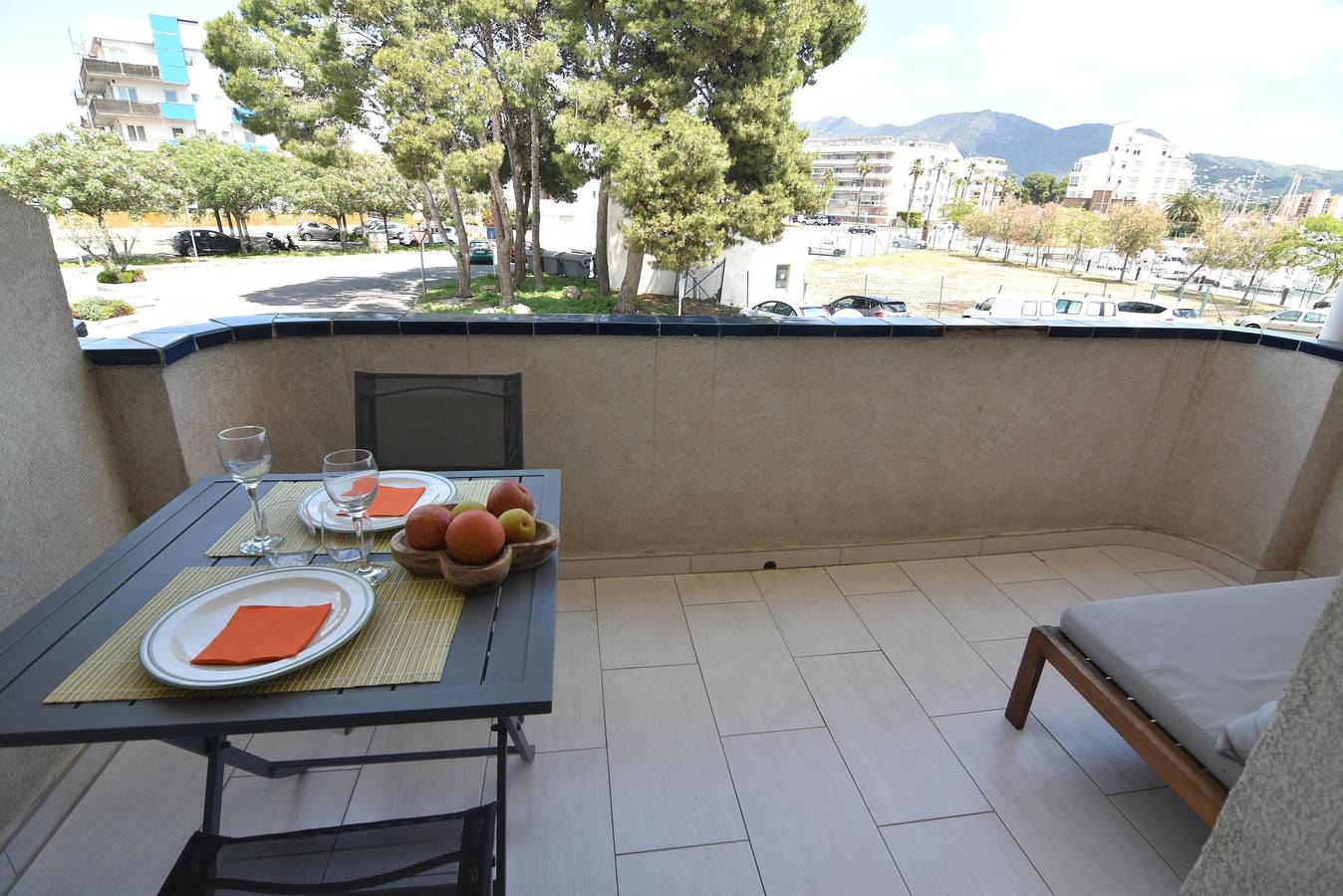 Entire studio, Temporary rental - This charming renovated studio in Roses offers modern comfort and a terrace, ideal for a quiet vacation near the beach. in Santa Margarida, Roses