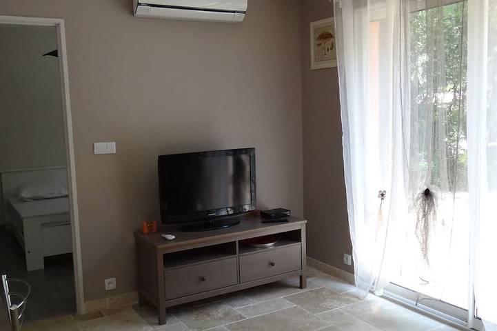 Gîte pour 4 personnes, avec jardin et terrasse à Solliès-Toucas - 3