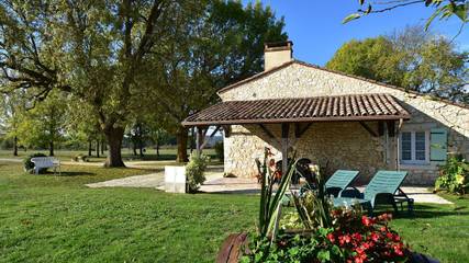 Gîte pour 6 personnes, avec terrasse et jardin à Saint-Nexans