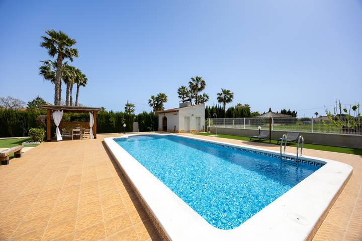 Summer Oasis Retreat Villa by Fidalsa in Catral, Provincia de Alicante