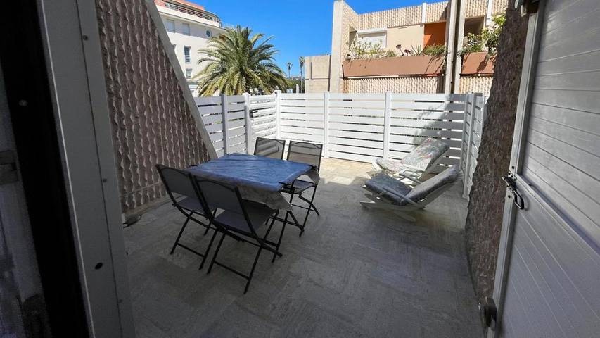 Gîte pour 4 personnes, avec terrasse dans Casino De Cavalaire - 4