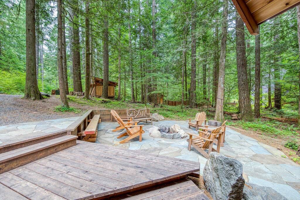 Atemberaubende Mt. Hood Lodge in einem Wald mit Feuerstelle und eigenem Whirlpool! in Welches, Mount Hood