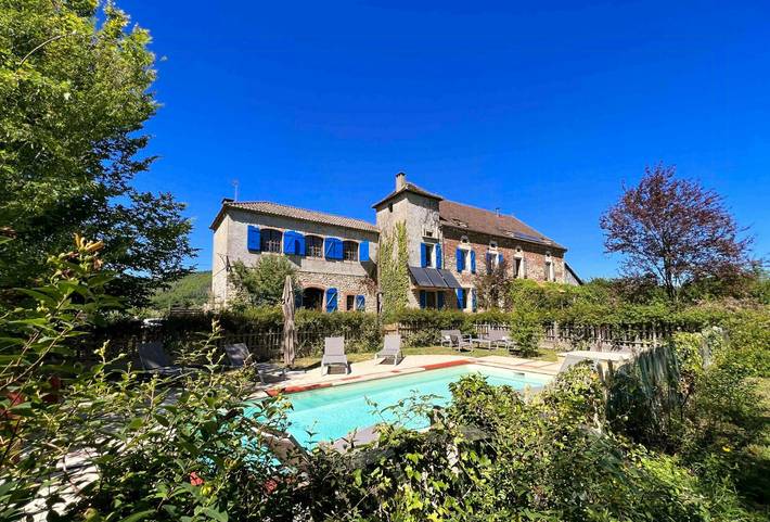 Location de vacances pour 12 personnes à Tour-de-Faure