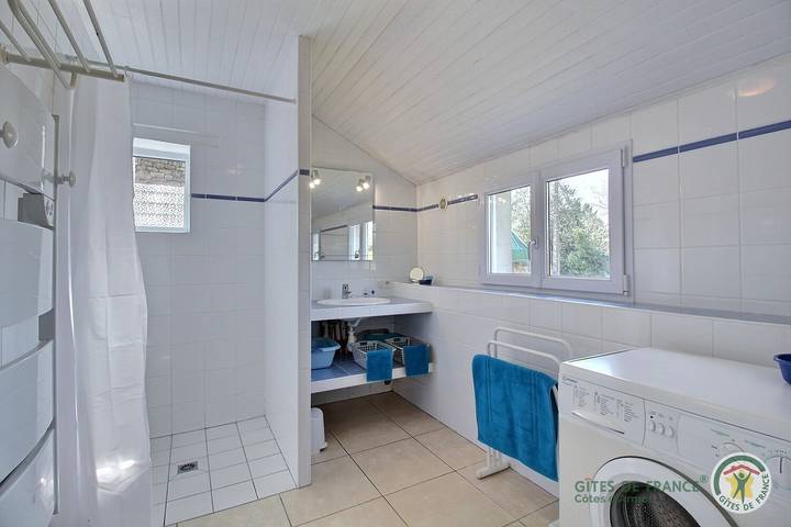 Gîte pour 4 personnes, avec jardin à Trémel - 4