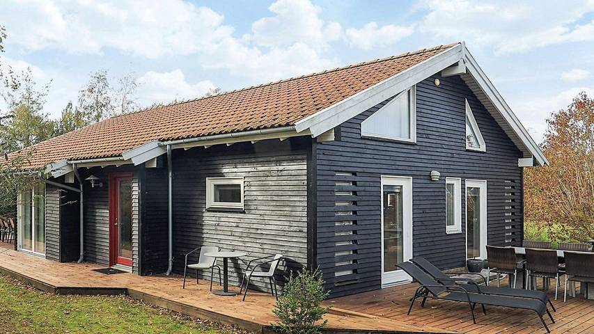 Ferienhaus für 9 Personen, mit Terrasse und Whirlpool auf Seeland