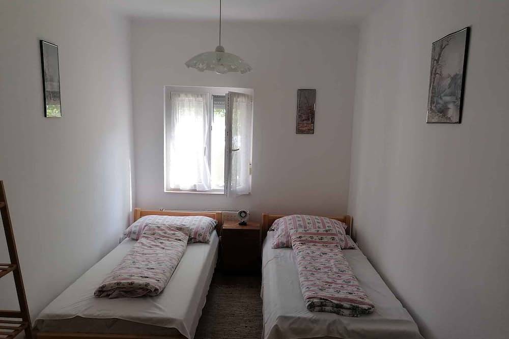 Entire apartment, Holiday apartment only 250 meters from the beach in Balatonmáriafürdő, Southern Shore of Lake Balaton