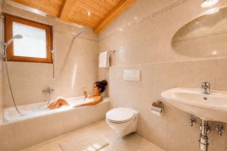 Ganze Wohnung, Deluxe Apartment mit 2 Schlafzimmern und Balkon in Villgratner Berge, Außervillgraten